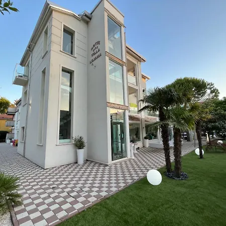 Liliana Hotel 3*