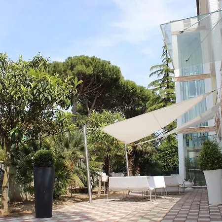 Liliana Hotel