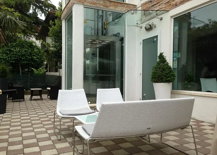 ホテル Liliana チェルヴィア